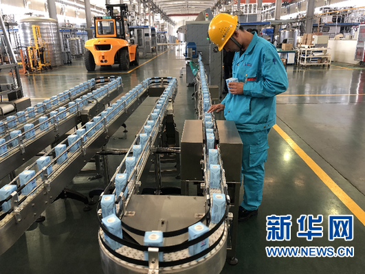 對標(biāo)國際 中國包裝機(jī)油炸生產(chǎn)線器財富為乳業(yè)成長“加快”