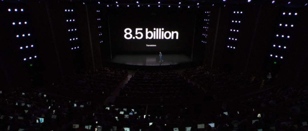 iPhone “浴霸” 公布，頂配1萬油炸出產(chǎn)線2！最強(qiáng)機(jī)械學(xué)習(xí)芯片，謀略性能吊打友商
