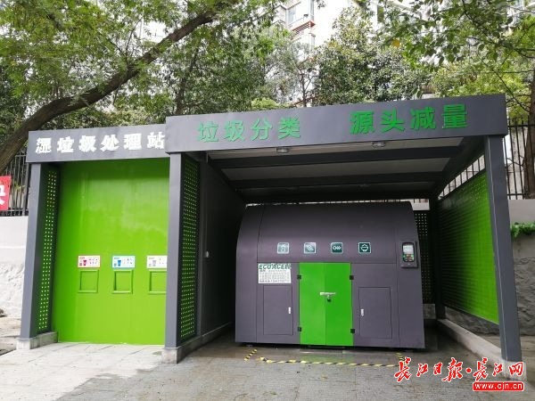 這臺(tái)機(jī)械很神奇,能“消化油炸出產(chǎn)線”廚余垃圾,還能轉(zhuǎn)化成有機(jī)肥料
