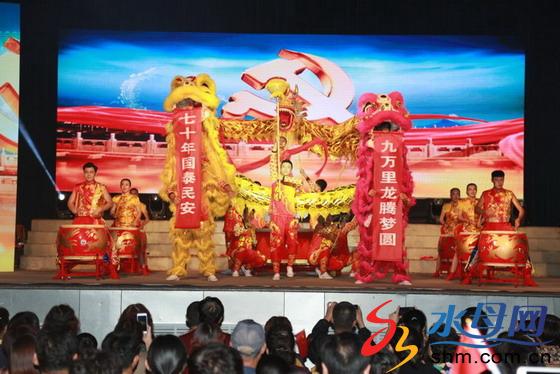 煙臺(tái)呆板工程學(xué)校學(xué)油炸出產(chǎn)線子向新中國(guó)70華誕獻(xiàn)禮