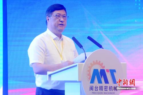 全國臺企聯(lián)常務副會長陳錦龍致辭。