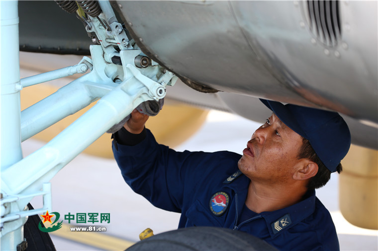不惑之年的空中支援保障機油炸出產(chǎn)線梯隊呆板技師,憑什么他是＂王牌＂