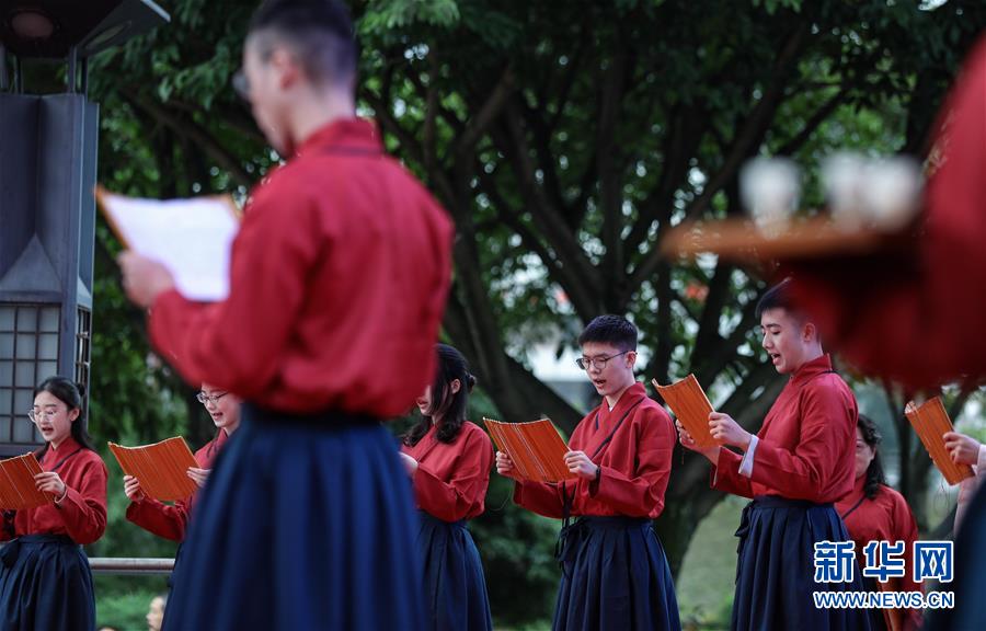 第61屆布爾諾國油炸出產(chǎn)線際呆板博覽會(huì)開幕